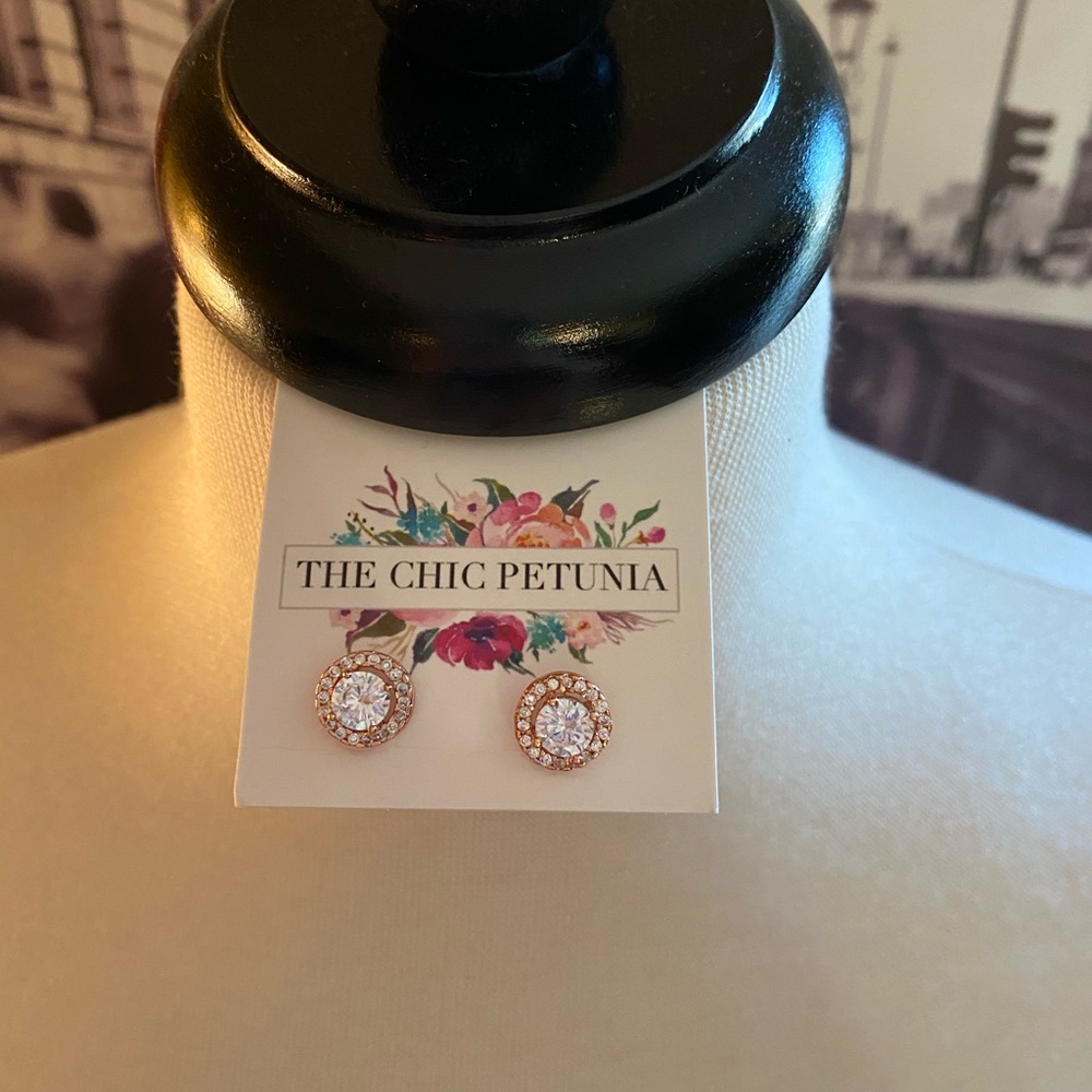 Beautiful earrings - Picture 2 of 3